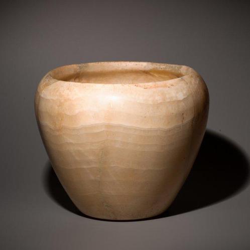 Oud-Egyptisch Albast Grote pot uit de Thinite-periode. 16 cm, Verzamelen, Mineralen en Fossielen