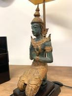 De lamp afbeeldt een figuur van Teppanom. - Thailand (Zonder