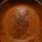 Maya, Terracotta Schep met glyphs. 24 cm doorsnede. 600 -, Verzamelen