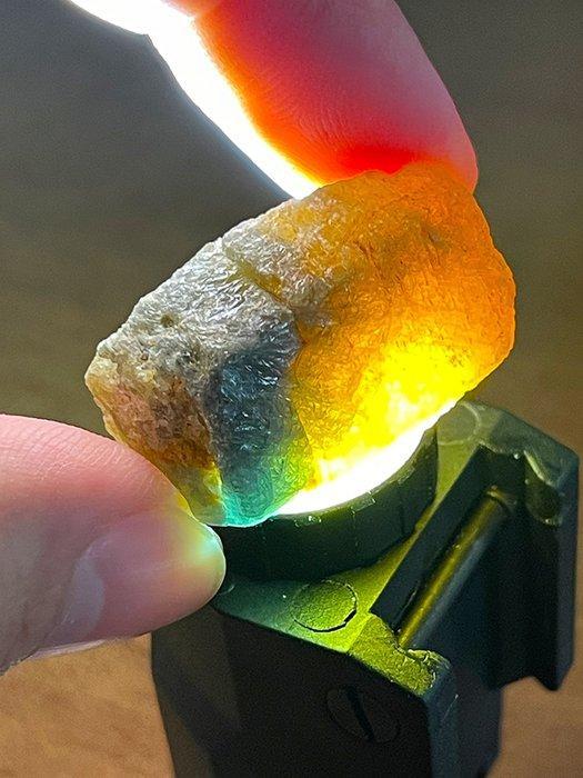 Saffier %100 Natuurlijk Verbazingwekkende Twee Verschillende, Verzamelen, Mineralen en Fossielen