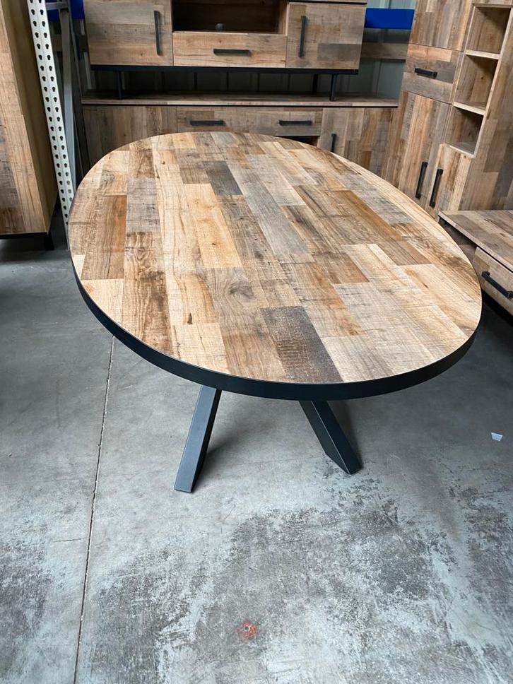 Scarlet eettafel, kleur mumbai, Huis en Inrichting, Tafels | Eettafels, Nieuw, Metaal, Overige materialen