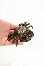 Bronze patiné - Un okiémon en bronze avec une patine brune