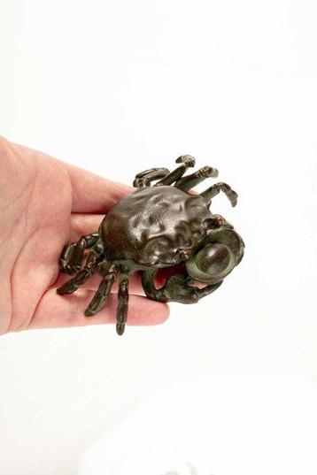 Bronze patiné - Un okiémon en bronze avec une patine brune