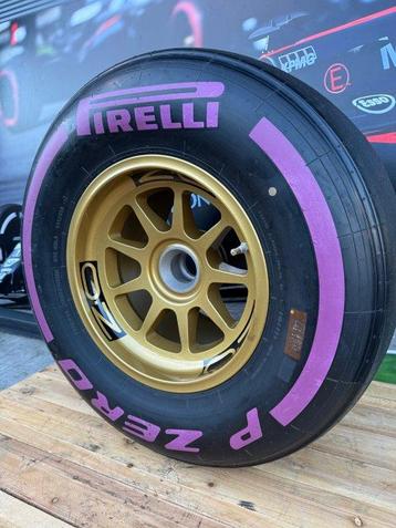 Pneu complet sur la roue - Formule 1 Pirelli - O.Z. *** NO beschikbaar voor biedingen