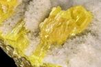 Soufre natif jaune canari de haute qualité sur calcite de