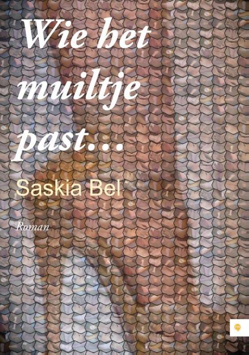 Wie het muiltje past 9789048426331 Saskia Bel, Boeken, Romans, Gelezen, Verzenden