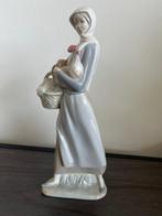 Lladró - Statue, Meisje met lammetje en meisje met kip -