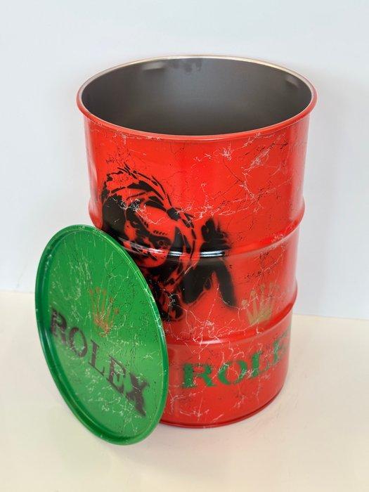 Rob VanMore - Barrel Chucky wants Rolex, Antiquités & Art, Art | Objets design