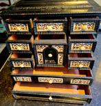 Muntenkabinet - Been, Hout - Baroque Collectors Cabinet,