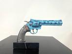 Van Apple - Art Against War - The Flowers Gun, Antiek en Kunst