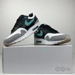 Nike - Sneakers - Maat: Shoes / EU 43