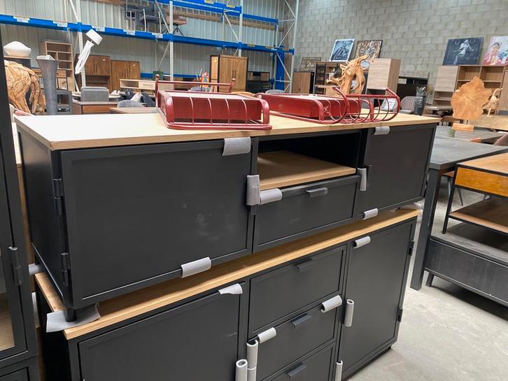 Metallo tv-dressoir, metaal + eikenhout (nieuw, A-keuze), Huis en Inrichting, Kasten |Televisiemeubels, Nieuw, Eikenhout, Metaal