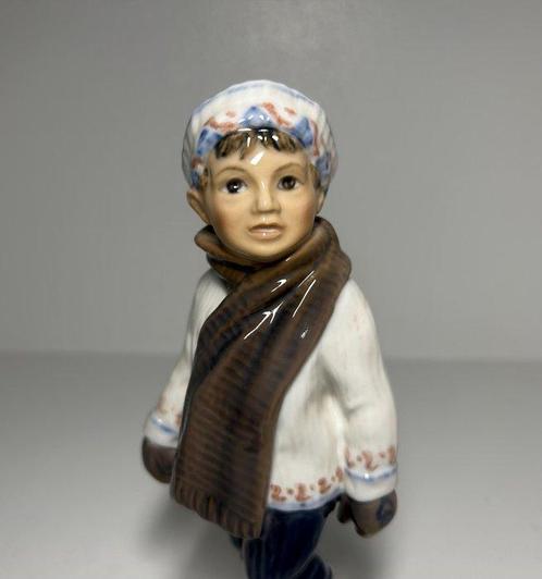 Dahl Jensen - Figurine - Boy with a scarf - Porcelaine, Antiek en Kunst, Antiek | Glaswerk en Kristal