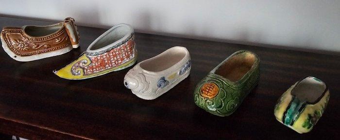 4 antieke Chinese schoentjes - Keramiek - China - Qing, Antiquités & Art, Antiquités | Autres Antiquités