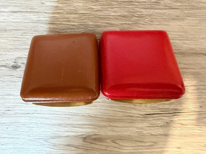 Reisklok (2) - Junghans - Mid-century modern - Vachettaleer, Antiek en Kunst, Curiosa en Brocante