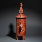 Maya Terracotta Cilindrische beker met deksel. 600 - 900