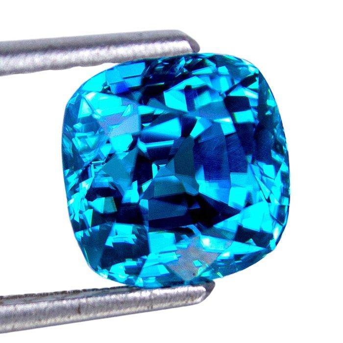 1 pcs Blauw Zirkoon - 5.41 ct - nternational Colored, Handtassen en Accessoires, Edelstenen