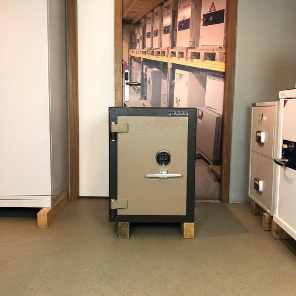 Gebruikte inbraakwerende Bergh kluis, Huis en Inrichting, Brandblussers en Brandkasten, Gebruikt, Verzenden