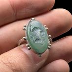 Moderne zilveren ring met een oude nabij-oosterse intaglio