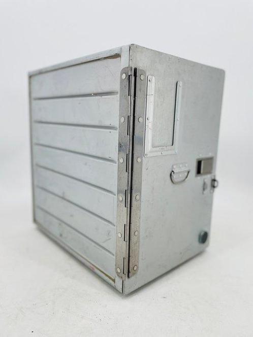 Driessen Aviation - TUI Group - Conteneur - Flight-case pour, Antiek en Kunst, Antiek | Wandborden en Tegels