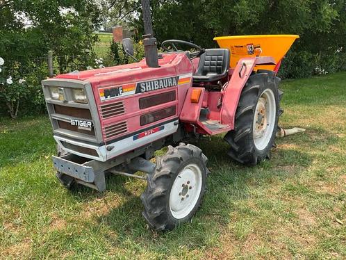 Shibaura P21F Vierwielaangedreven Minitractor met strooier, Zakelijke goederen, Landbouw | Tractoren