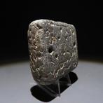 Mesopotamisch Steen Sieraadmal met glyphen. Derde millennium