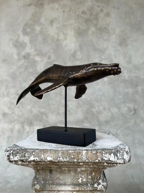 Statue, No Reserve - Bronze Patinated Whale Soaring on its, Antiek en Kunst, Kunst | Designobjecten