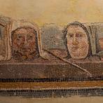 Romain antique Fragment dune mosaïque avec limage de deux, Collections