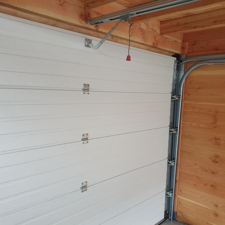Sectionaal garagedeur verkrijgbaar in verschillende formaten, Doe-het-zelf en Bouw, Deuren en Vliegenramen, Garagedeur, Nieuw