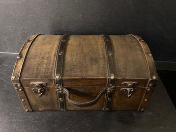 Prachtige decoratieve kist / houten koffer / schatkist - beschikbaar voor biedingen