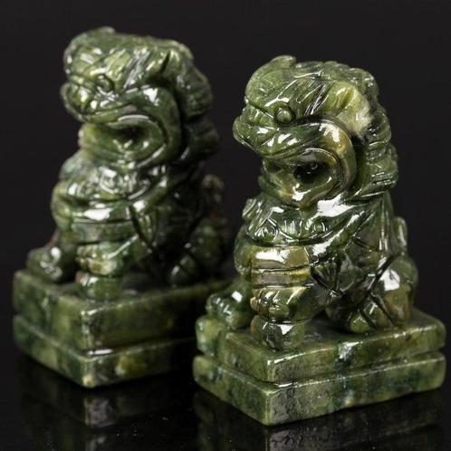 Paire de lions gardiens chinois en jade vert – sculptés à la, Antiek en Kunst, Curiosa en Brocante
