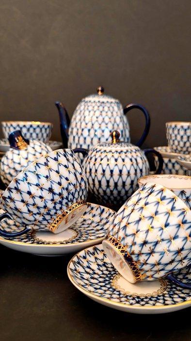 Lomonosov Imperial Porcelain Factory - Pattern: Cobalt Net, Antiek en Kunst, Antiek | Meubels | Tafels