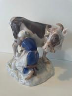 Bing & Grondahl - Figure - Milking the Cow - Porcelaine, Antiek en Kunst