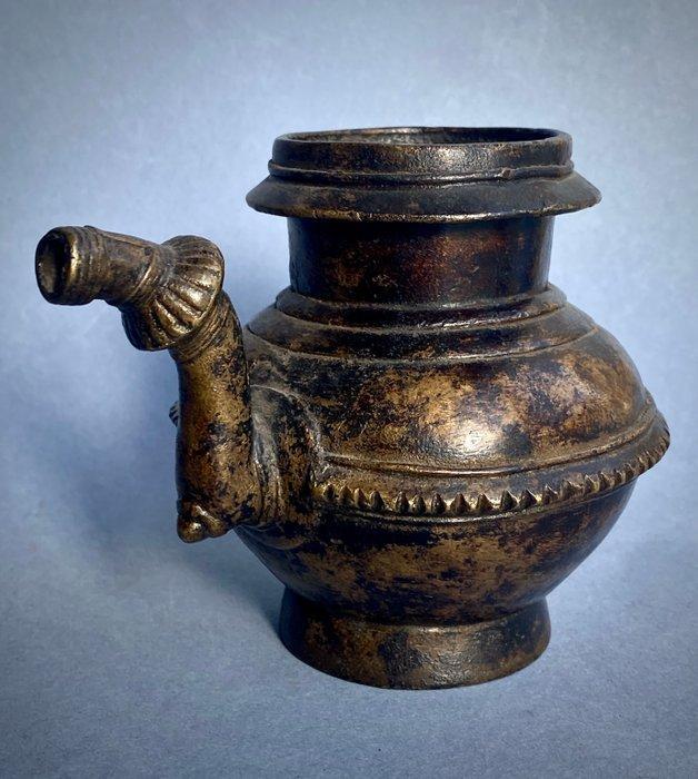 Kindi - Antiek ritueel schenker in brons met waspatroon, Antiek en Kunst, Kunst | Niet-Westerse kunst