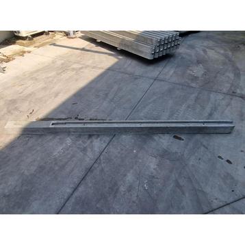 Betonpaal - betonnen eindpaal - grijs - h275cm met brede beschikbaar voor biedingen