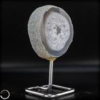 Achatdruse op standaard. Natuurlijk kunstwerk met