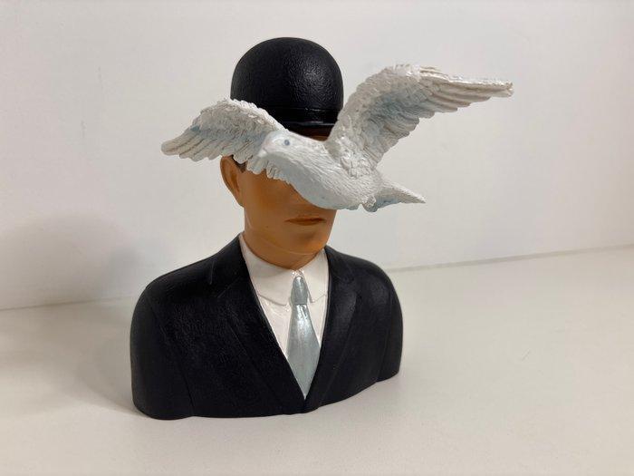 Parastone - DAprès René Magritte - Sculpture, LHomme au, Antiquités & Art, Curiosités & Brocante