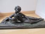 L Bruns - sculptuur, femme nue et son chien - 54 cm - Brons, Antiquités & Art