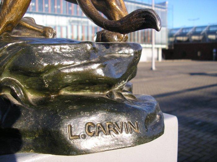 L.A. CARVIN 1875-1951 - Beeld, NUBISCHE LEEUW MET PROOI -, Antiek en Kunst, Curiosa en Brocante