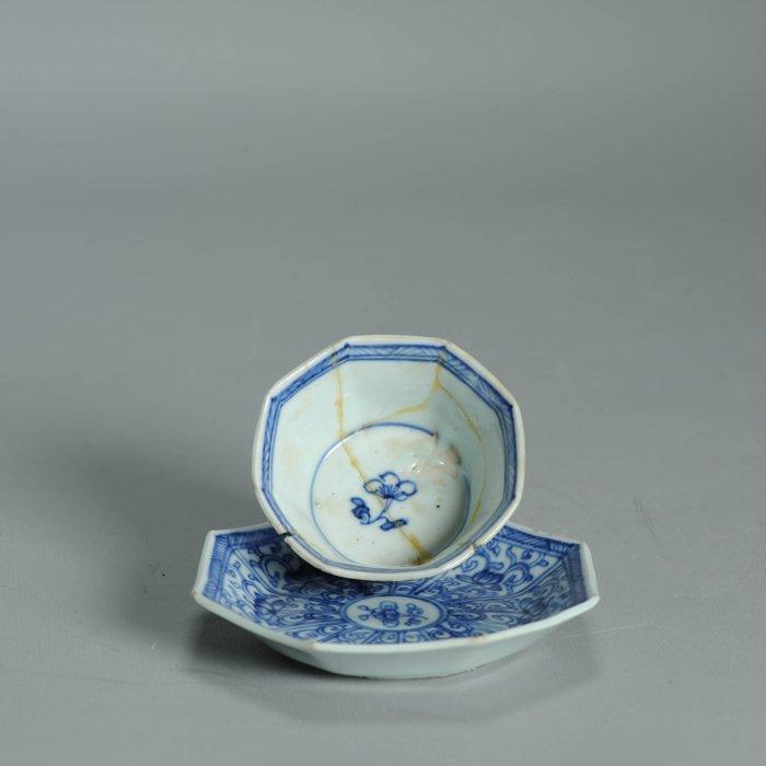 Antique Kangxi period Chinese porcelain Dish and bowl with, Antiek en Kunst, Antiek | Overige Antiek