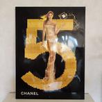 Chanel - Enseigne lumineuse - Papier, plastique