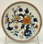 Vroeg 18e eeuws Chinees Imari porseleinen bord – bloemen en, Antiek en Kunst