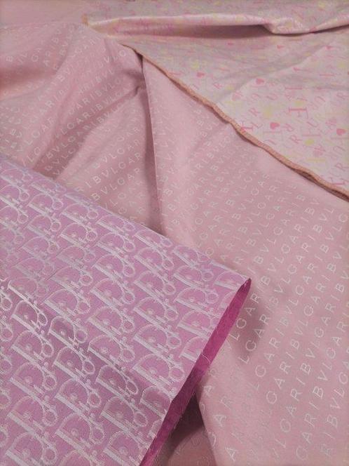 Prezioso campionario di tessuti rosa firmati ( Furla,, Antiek en Kunst, Antiek | Tapijten, Tafelkleden en Textiel