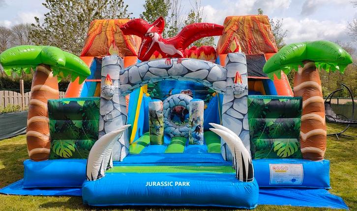 Châteaux gonflables et parcours à louer, Hobby en Vrije tijd, Feestartikelen | Verhuur, Zo goed als nieuw