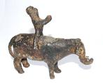 Rijder op een olifant, metaal; Jajarkot; grafoffer;, Antiek en Kunst