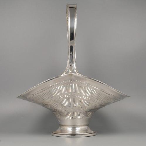 William Hutton & Sons, Birmingham - Hengselmand op voet -, Antiek en Kunst, Antiek | Zilver en Goud