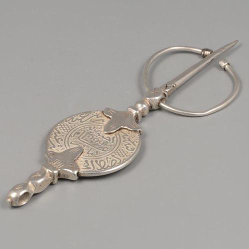 Marokko, 10 Dirham (1882) .900/1000 Zilver - Fibula, Antiek en Kunst, Kunst | Niet-Westerse kunst