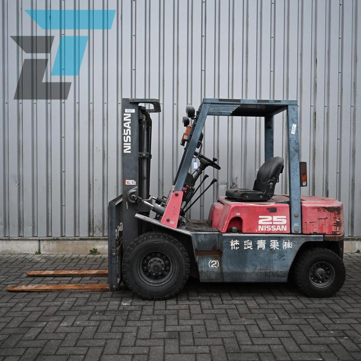 Nissan NJ02M20 Benzine heftruck, Articles professionnels, Machines & Construction | Chariots élévateurs & Transport interne