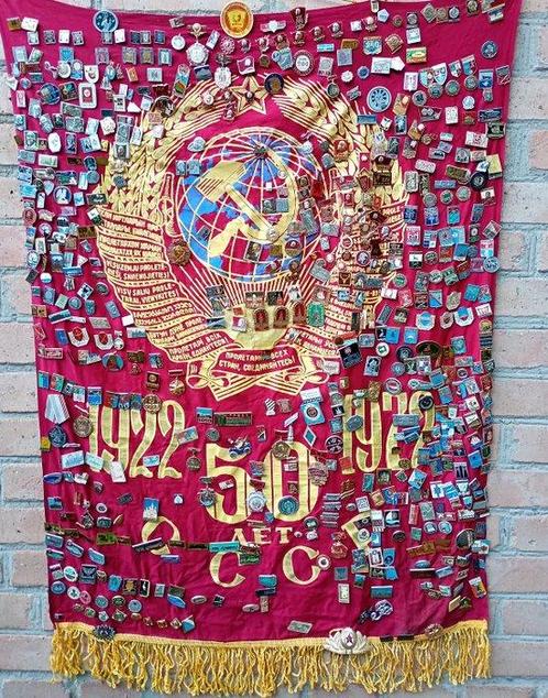 Badge à épingler Soviet Collection on Red Banner - URSS -, Antiek en Kunst, Antiek | Speelgoed
