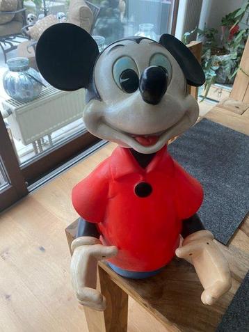 Disney - Figurine - Große Mickey Mouse Figur mit rotem Hemd
